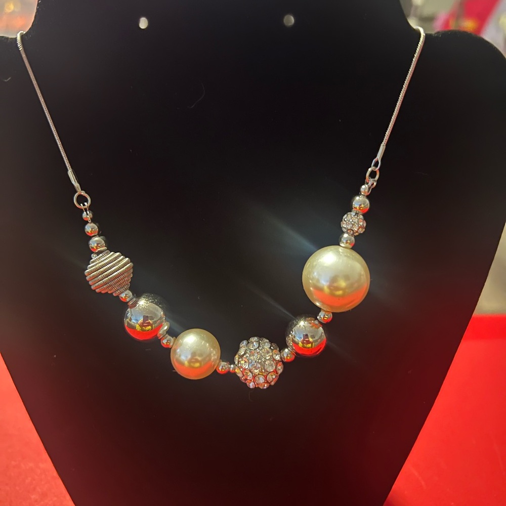 Paparazzi Silver and Pearl Necklace